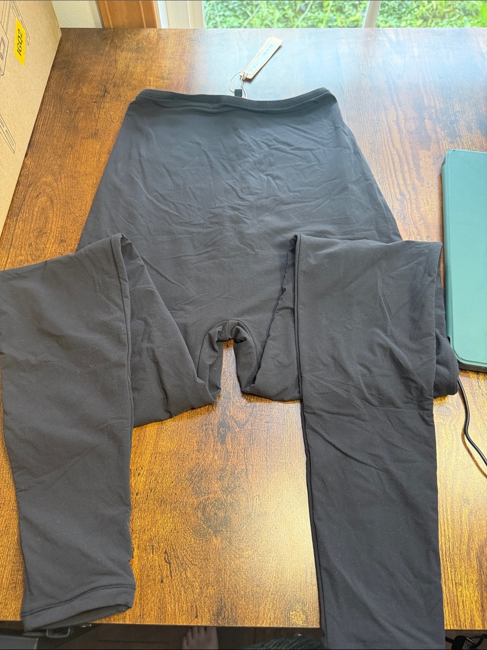 New with tags SKIMS Fits Everybody Maternity Leggings in Onyx (Black).
